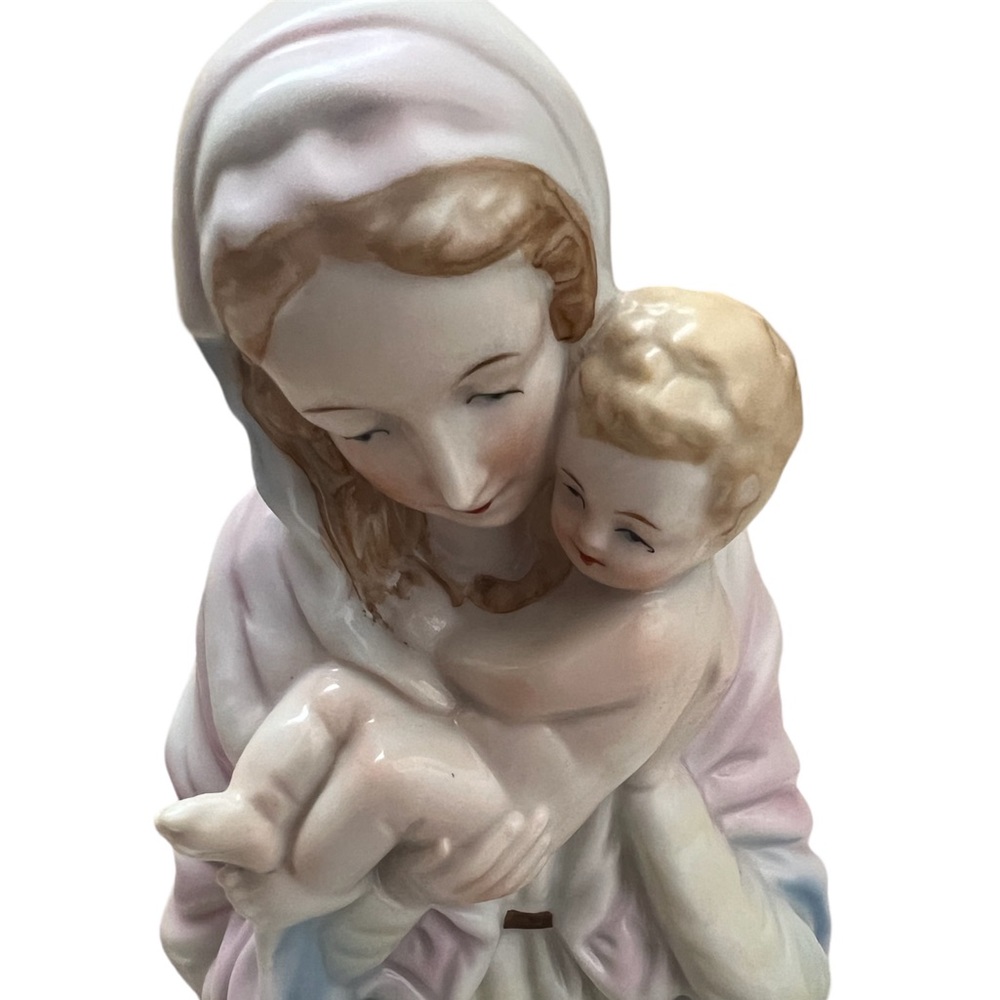 Virgin Mary & Child Statue - Picture 6 of 13